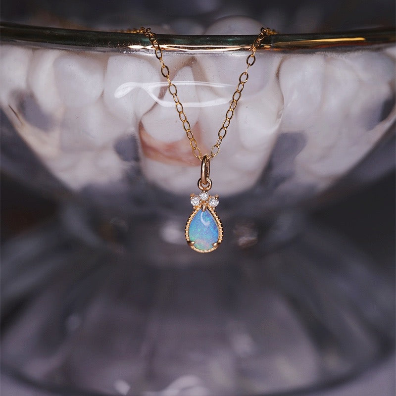 HAUTESS 18K Gold Natural Australian Opal Droplet Pendant Necklace with diamonds in Agete
