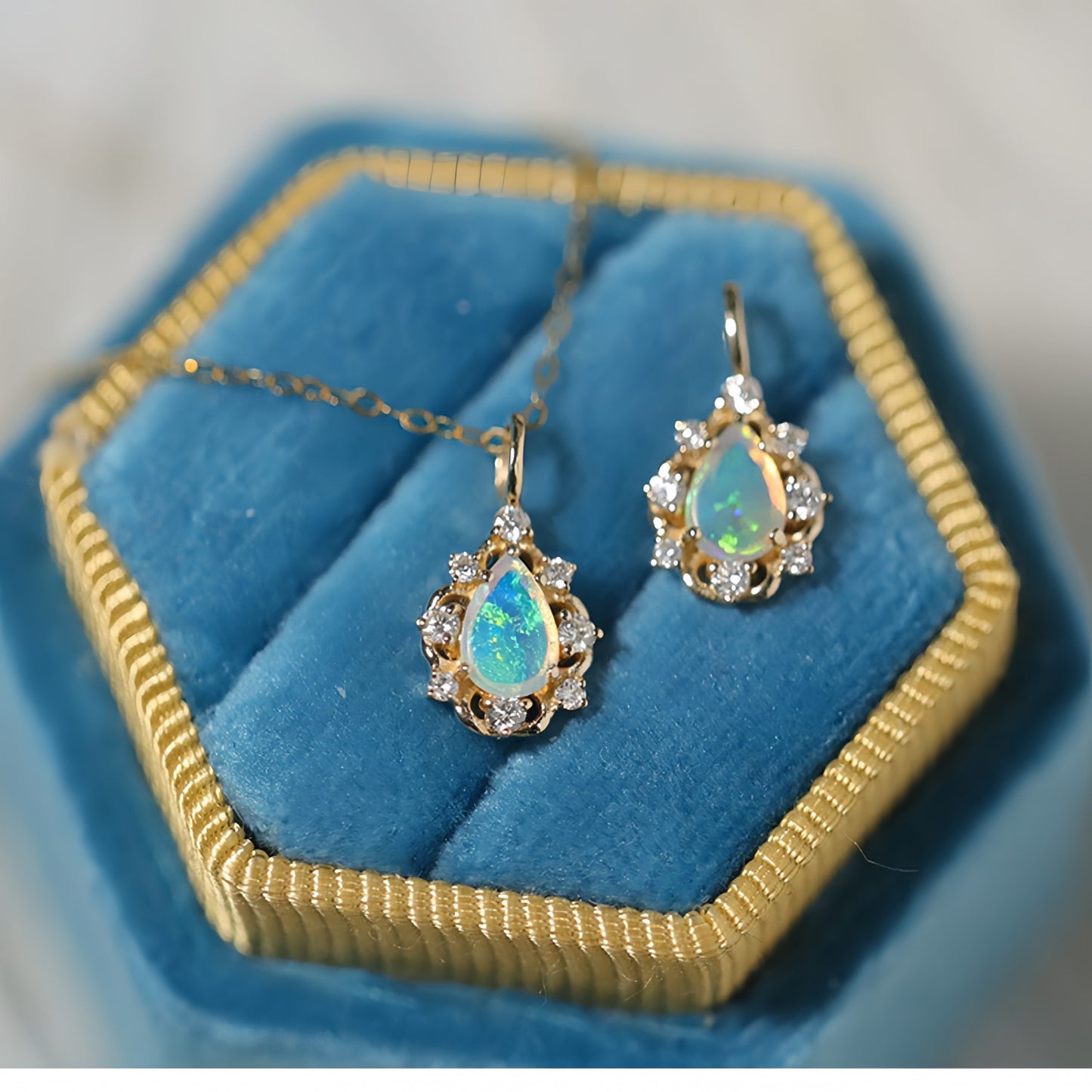 HAUTESS 18K Gold Natural Opal Diamond Inlaid Droplet Pendant Necklace Collarbone Chain