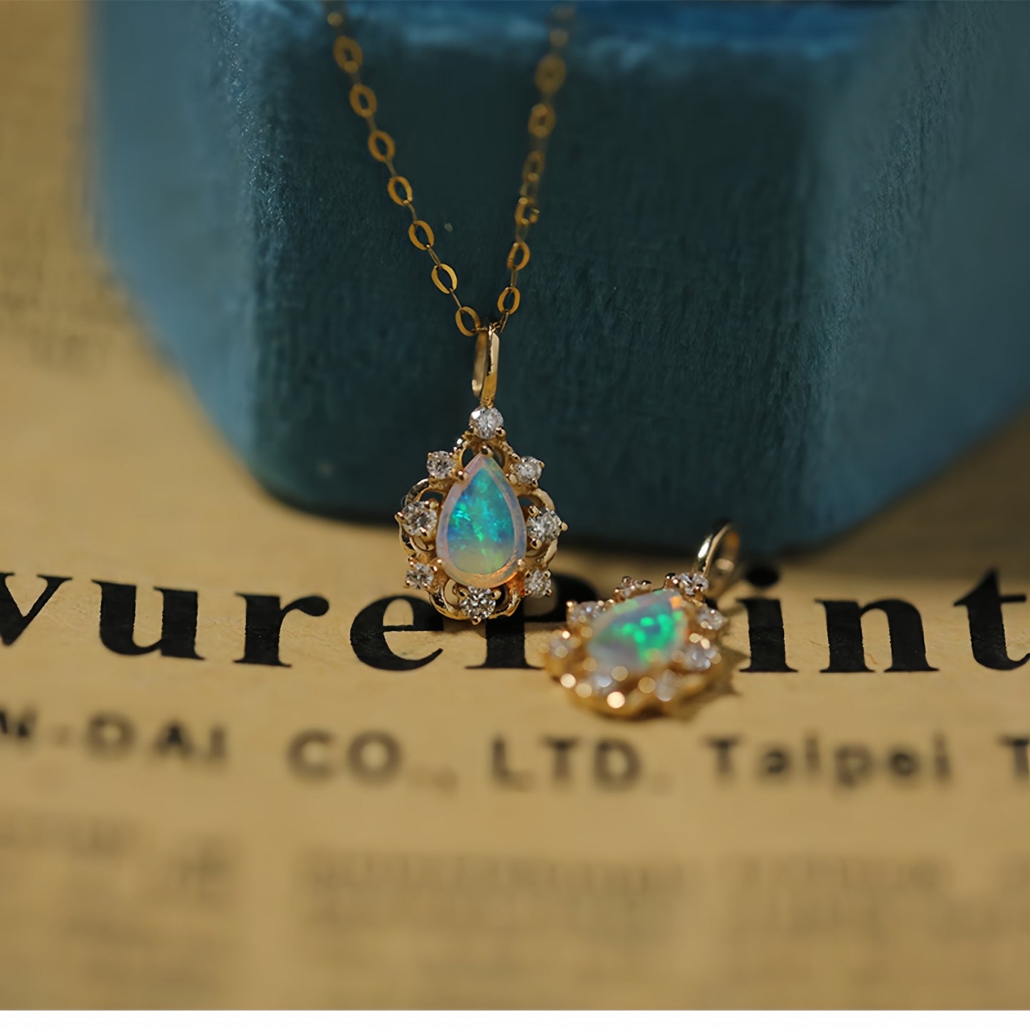HAUTESS 18K Gold Natural Opal Diamond Inlaid Droplet Pendant Necklace Collarbone Chain