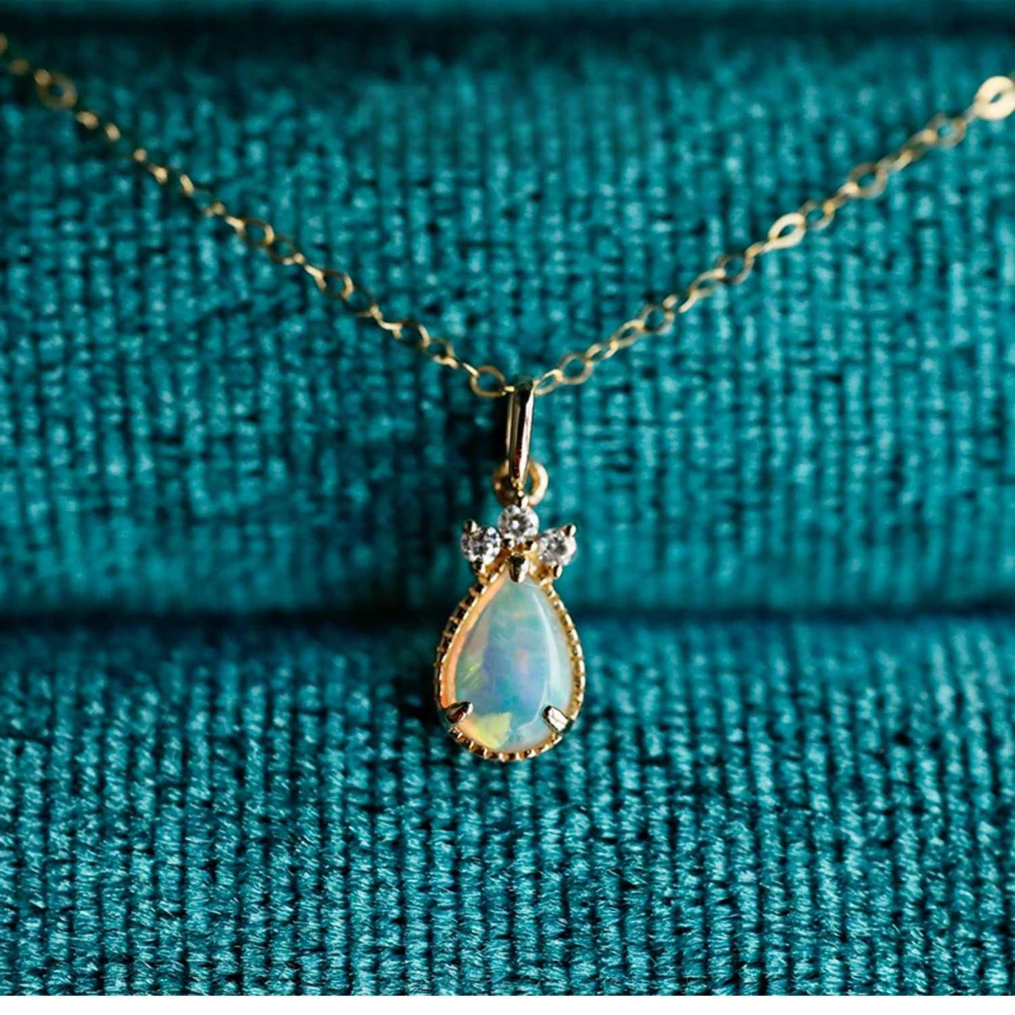 HAUTESS 18K Gold Natural Australian Opal Droplet Pendant Necklace with diamonds in Agete